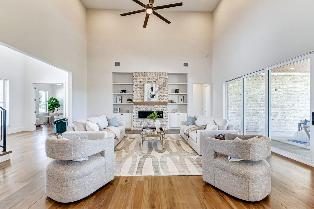 Living area - Lake Conroe - Sold