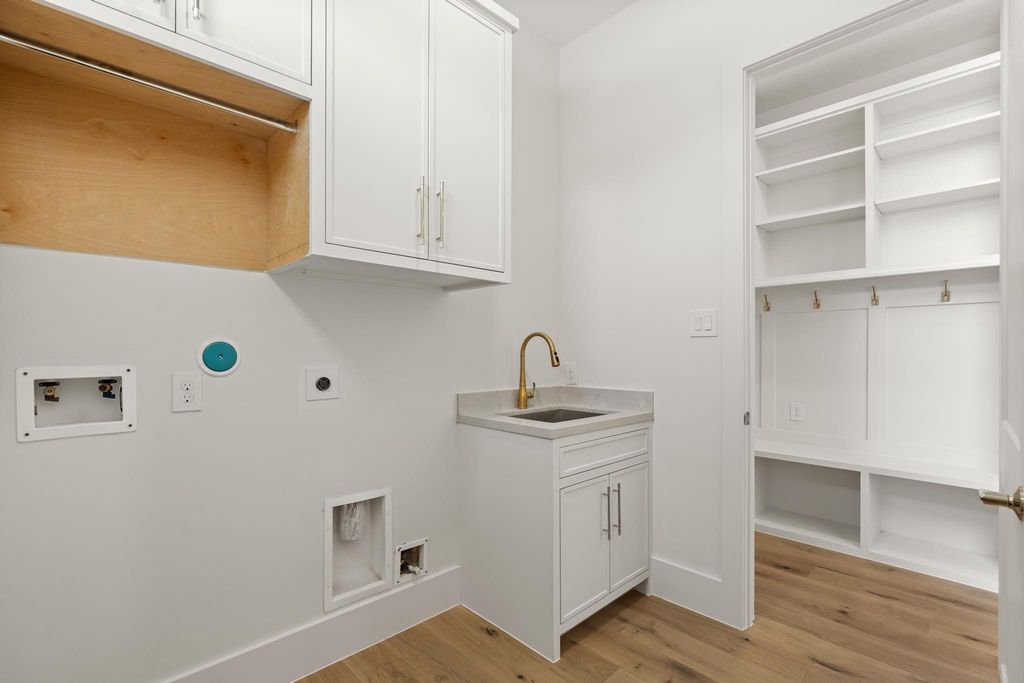 Laundry - utility room